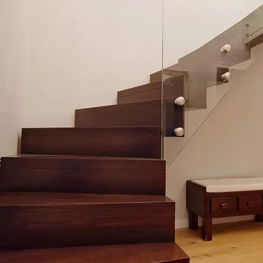 Treppen aus Polen nach Maß als Faltwerktreppe mit klaren Linien