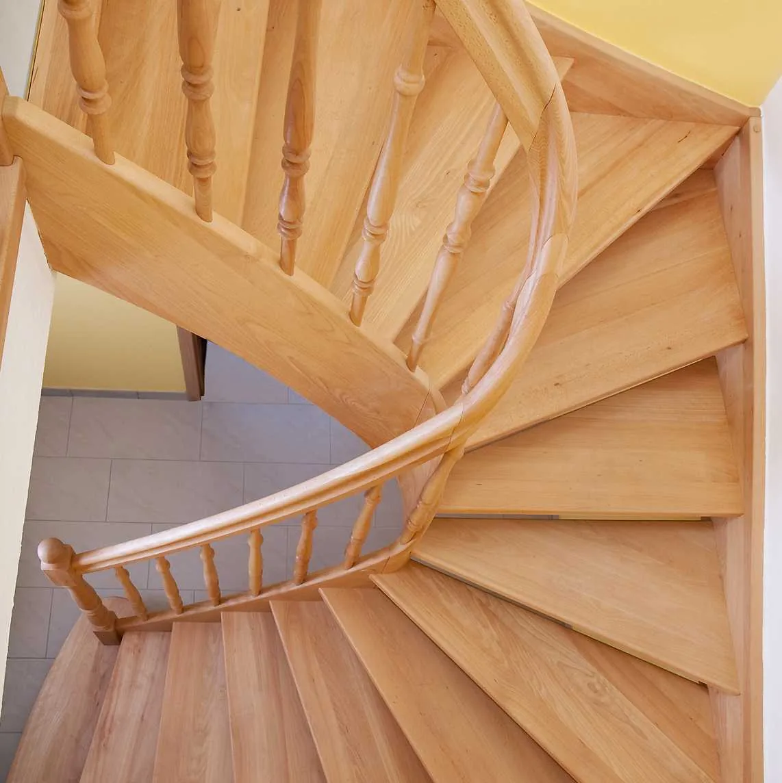 U-Treppen aus Polen im modernen Wohnhaus