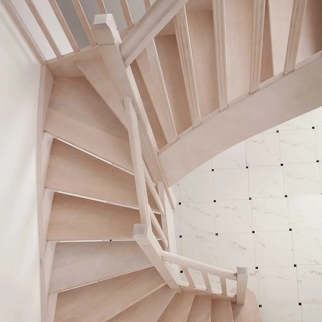 Wangentreppen aus Polen im Einfamilienhaus nach Maß