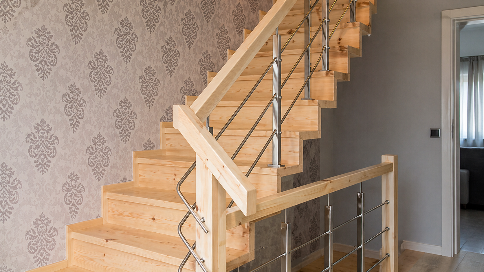 Kieferntreppe aus Polen Beispiel 1
