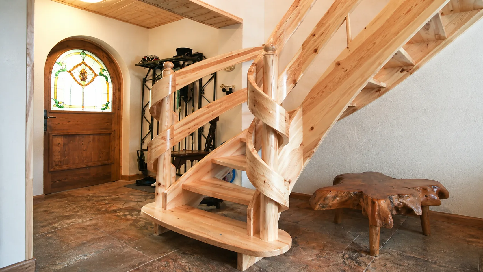 Kieferntreppe aus Polen nach Mass aus Polen