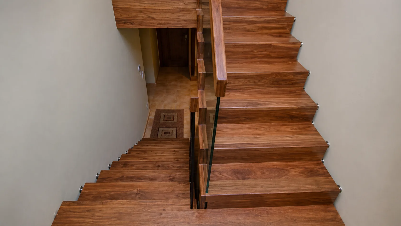 Treppen aus Esche aus Polen nach Mass aus Polen