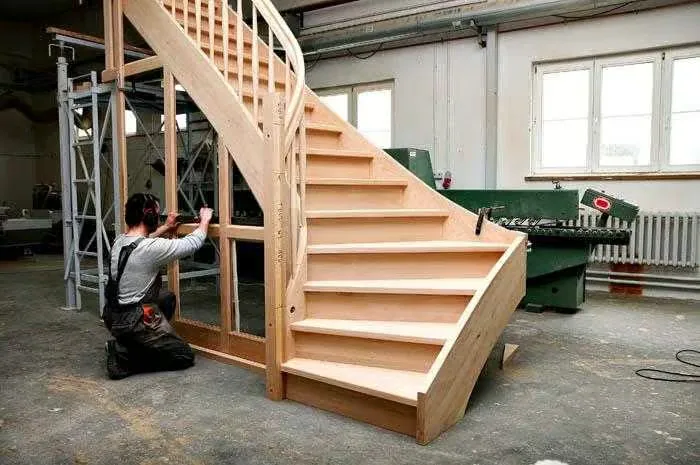 Treppen aus Polen nach Maß bei Fertigung und Montage