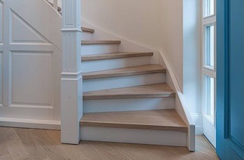 Treppen aus polen weiss